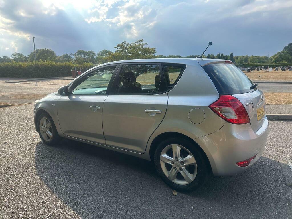 Kia Ceed Hatchback White #7