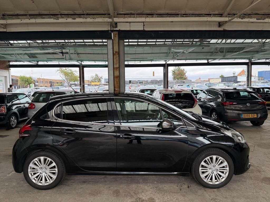 Peugeot 208 1.2 Puretech Allure Eat Euro 6 S S Black #3
