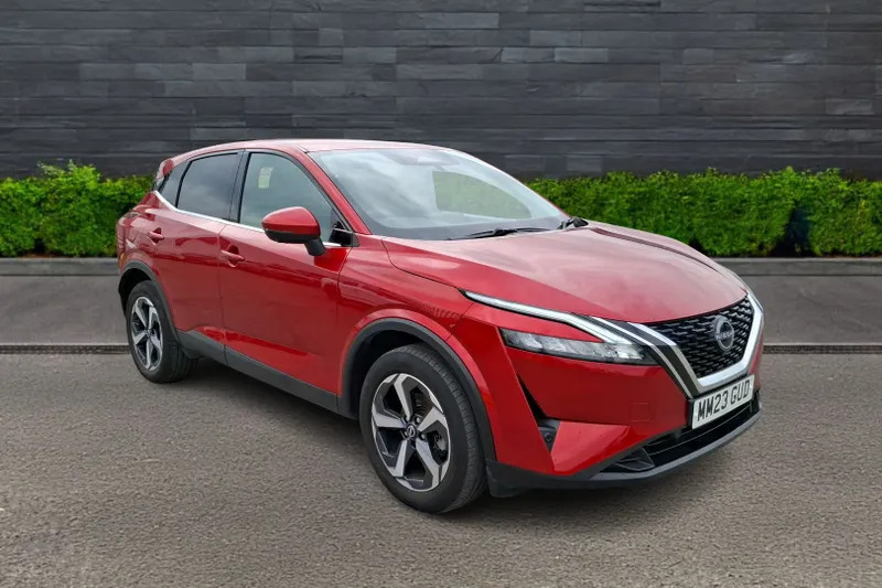 Nissan Qashqai 1.3 Dig-t Mh N-connecta Red