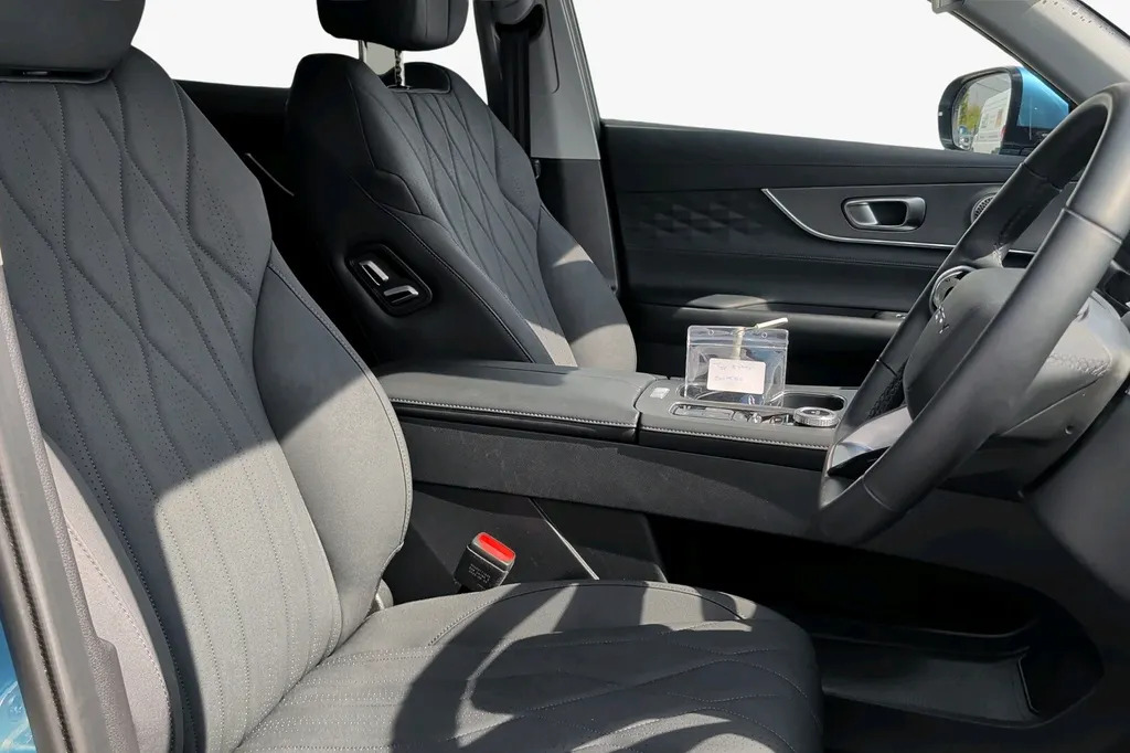 Chery Tiggo 8 Summit White #16