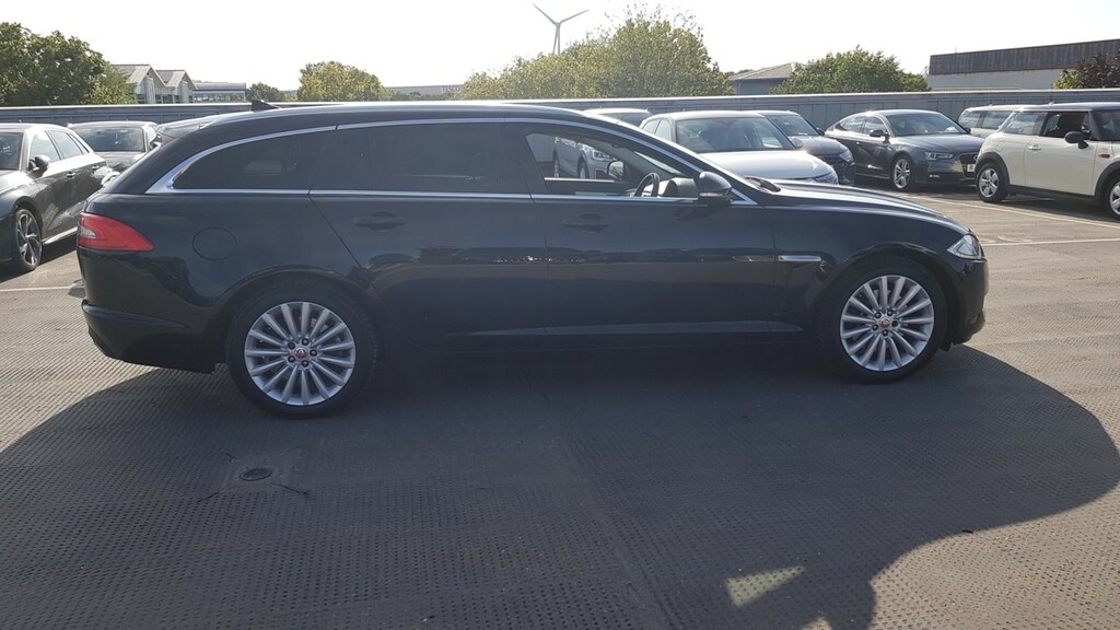 Jaguar XF 2.2 D Portfolio 2015 Black #2