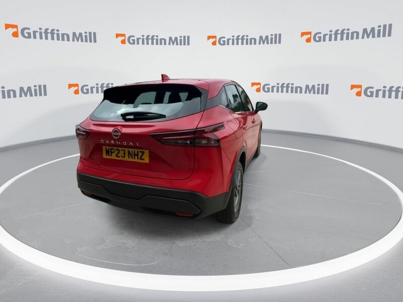 Nissan Qashqai 1.3 Dig-t Mhev Acenta Premium Suv Hybri Red #6