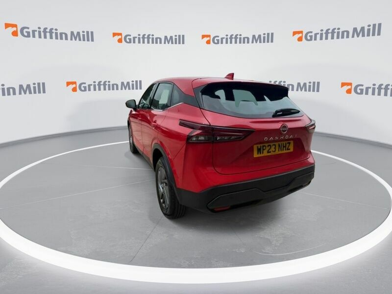 Nissan Qashqai 1.3 Dig-t Mhev Acenta Premium Suv Hybri Red #5