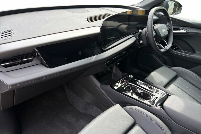Audi Q6 E-Tron 83Kwh S Line Suv 252 Ps LN26NVS Black #2