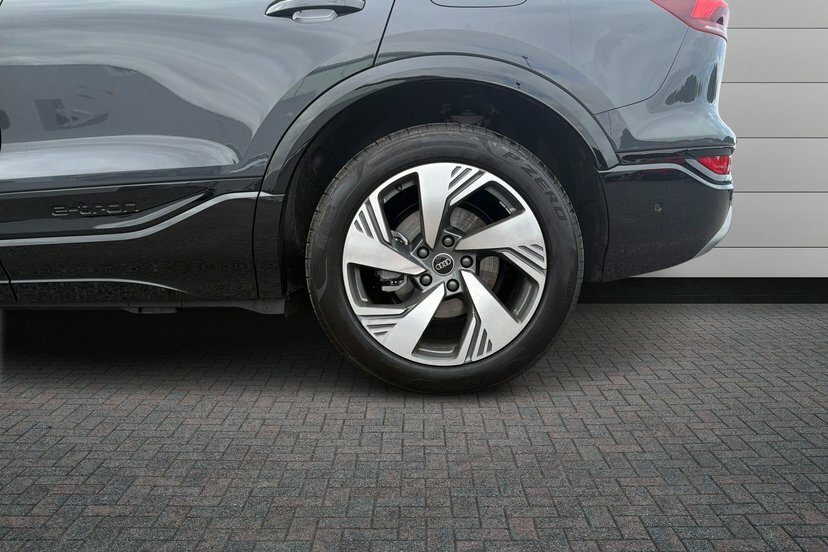 Audi Q6 E-Tron 83Kwh S Line Suv 252 Ps LN26NVS Black #5