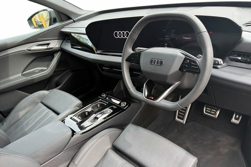 Audi Q6 E-Tron 83Kwh S Line Suv 252 Ps LN26NVS Black #6