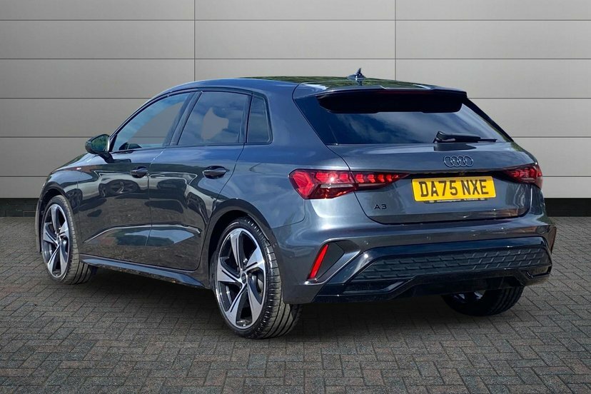 Audi A3 1.5 Tfsi Black Edition Sportback Grey #3