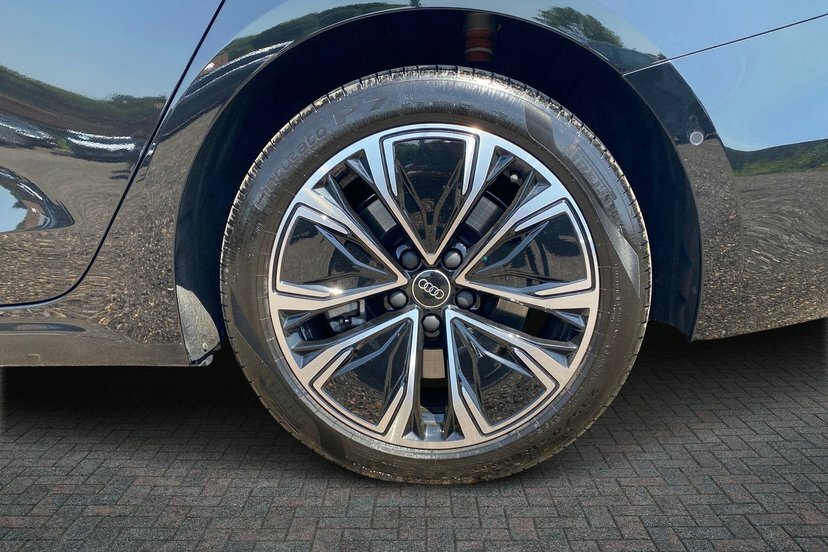 Audi A5 2.0 E-hybrid 25.9Kwh Technik Saloon Plu LR26PGX Black #5