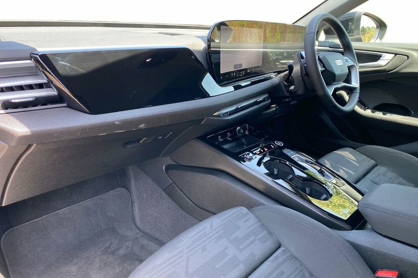 Audi A5 2.0 E-hybrid 25.9Kwh Technik Saloon Plu LR26PGX Black #2