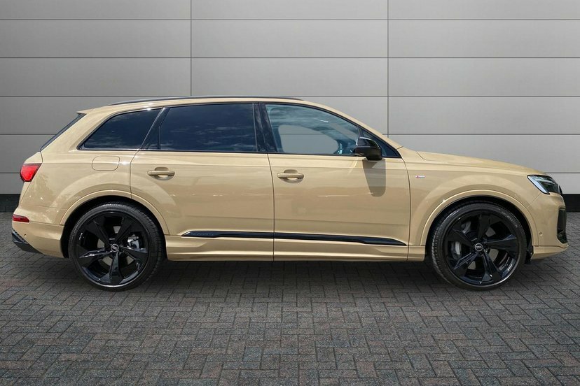 Audi Q7 3.0 Tfsie V6 55 Black Edition Suv Plug- Gold #4