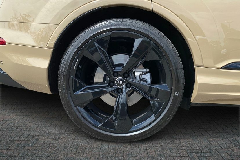 Audi Q7 3.0 Tfsie V6 55 Black Edition Suv Plug- Gold #5