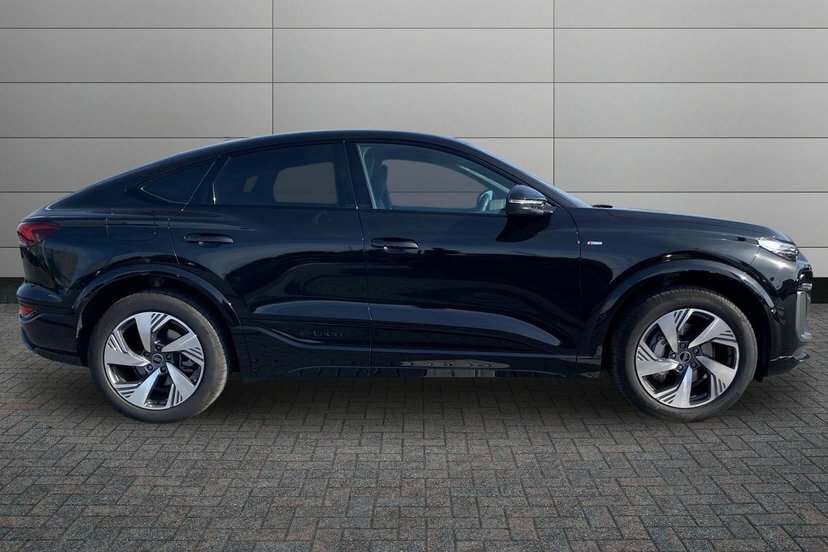 Audi Q6 E-Tron 83Kwh Sport Sportback 252 Ps EY26RNE Black #4