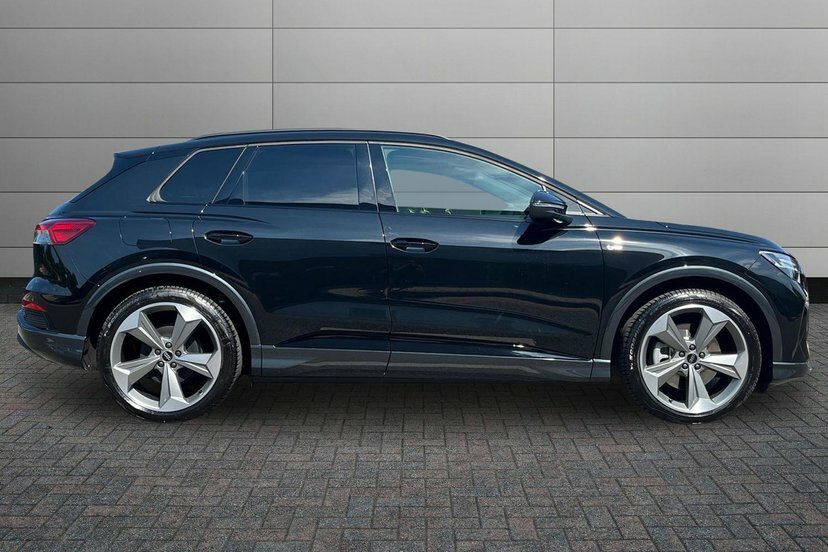 Audi Q4 E Tron 45 Black Edition Suv 82Kwh 286 LM26ZXJ Black #4