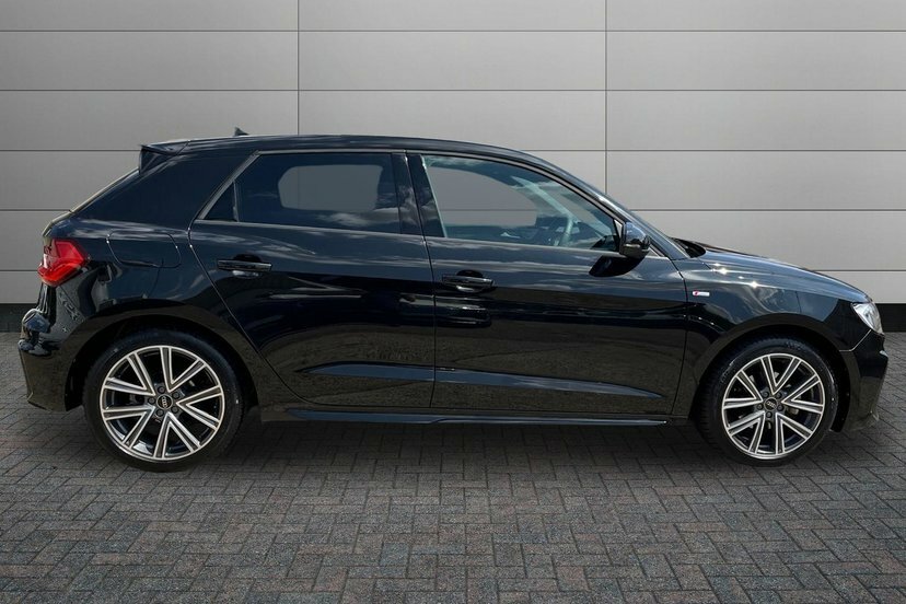 Audi A1 1.5 Tfsi 35 S Line Sportback S Tronic Black #4