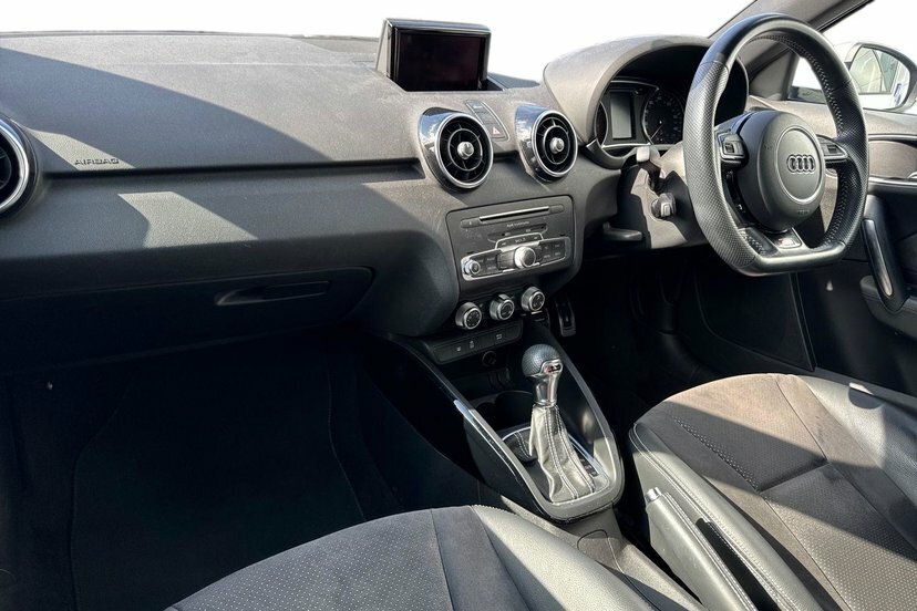 Audi A1 1.4 Tfsi Cod Black Edition Sportback Ma White #2
