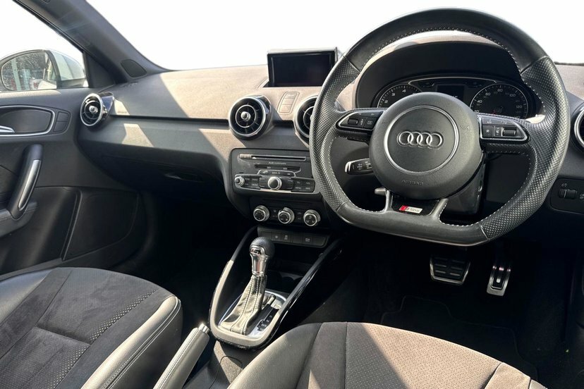 Audi A1 1.4 Tfsi Cod Black Edition Sportback Ma White #6