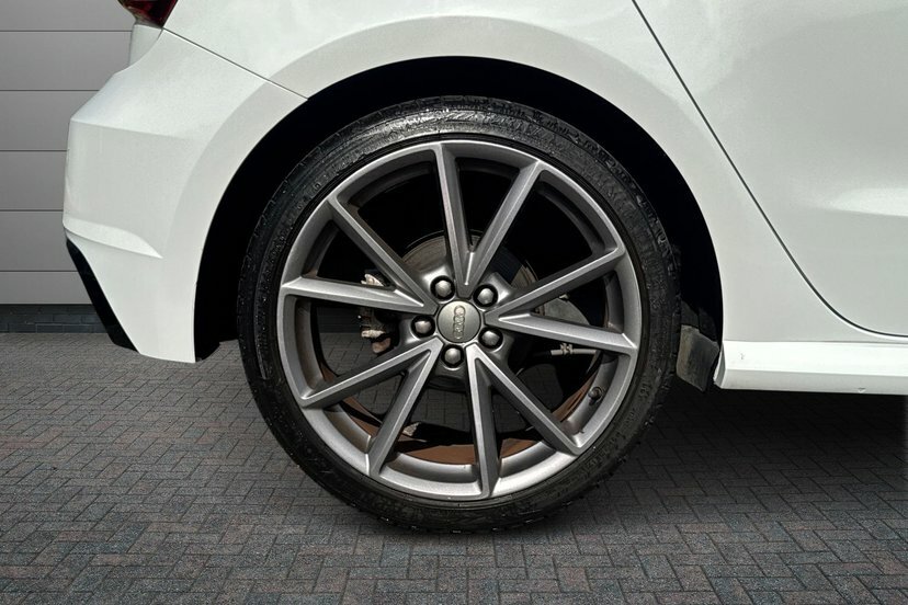 Audi A1 1.4 Tfsi Cod Black Edition Sportback Ma White #5