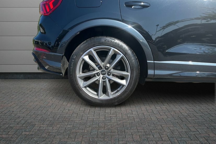 Audi Q3 1.5 Tfsi Cod 35 Black Edition Suv S Tro LL22LGE Black #5