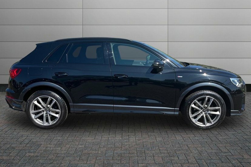 Audi Q3 1.5 Tfsi Cod 35 Black Edition Suv S Tro LL22LGE Black #4
