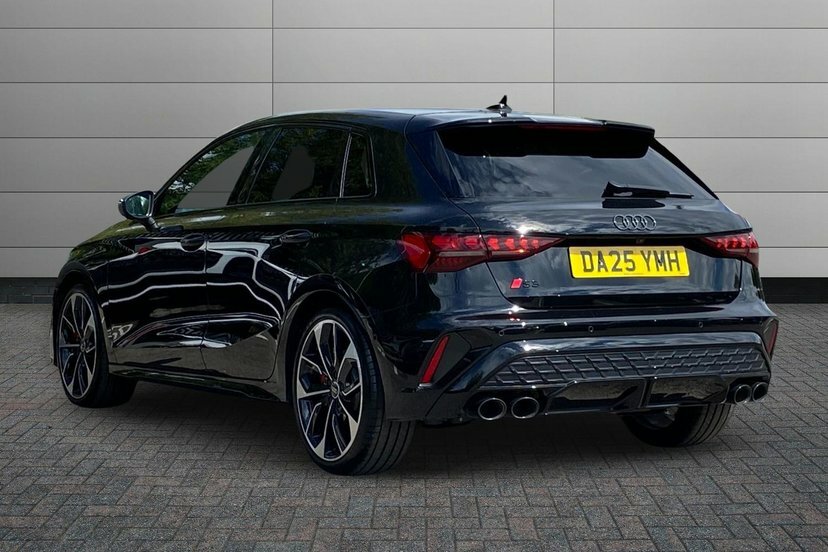 Audi S3 2.0 Tfsi Black Edition Sportback S Tron Black #3