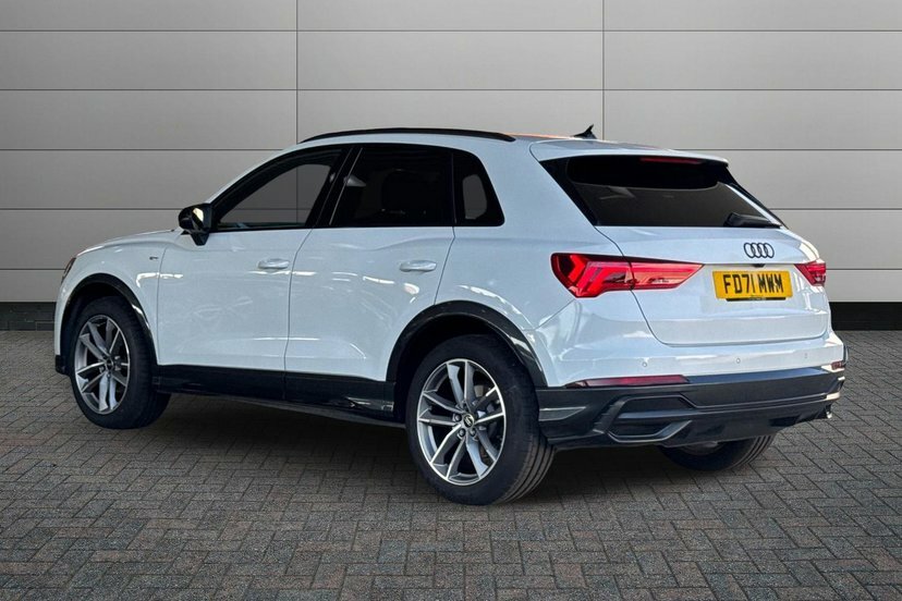 Audi Q3 1.5 Tfsi Cod 35 Black Edition Suv S Tro FD71MWM White #3