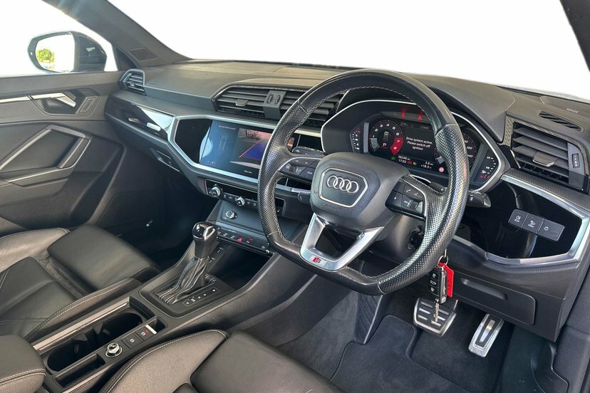 Audi Q3 1.5 Tfsi Cod 35 Black Edition Suv S Tro FD71MWM White #6