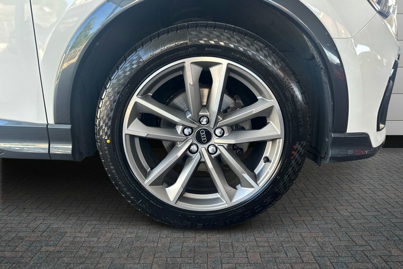 Audi Q3 1.5 Tfsi Cod 35 Black Edition Suv S Tro FD71MWM White #5