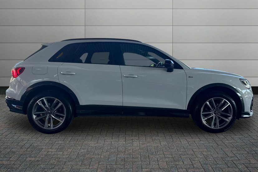 Audi Q3 1.5 Tfsi Cod 35 Black Edition Suv S Tro FD71MWM White #4