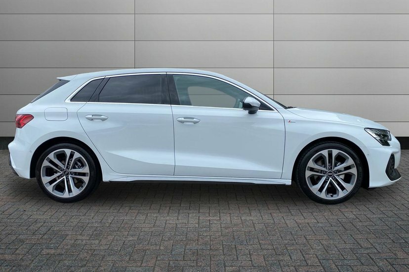 Audi A3 1.5 Tfsi 30 S Line Sportback S Tronic White #4