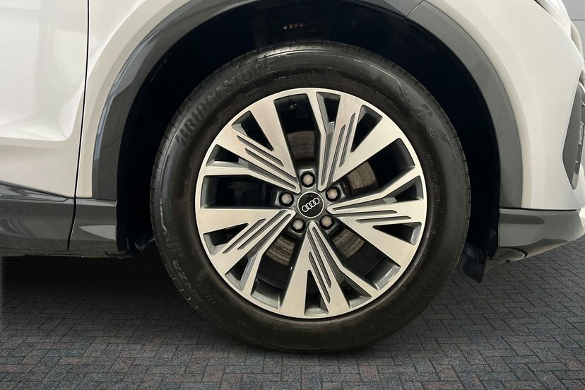 Audi Q4 E Tron 35 Sport Suv 55Kwh 170 Ps KF73WVA Silver #5