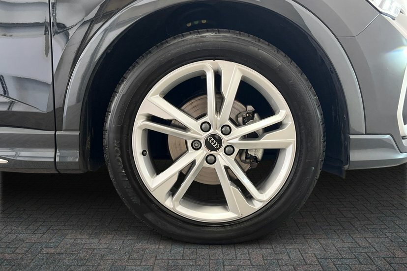 Audi Q3 1.5 Tfsi Cod 35 S Line Sportback Black #5