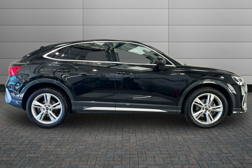 Audi Q3 1.5 Tfsi Cod 35 S Line Sportback Black #4