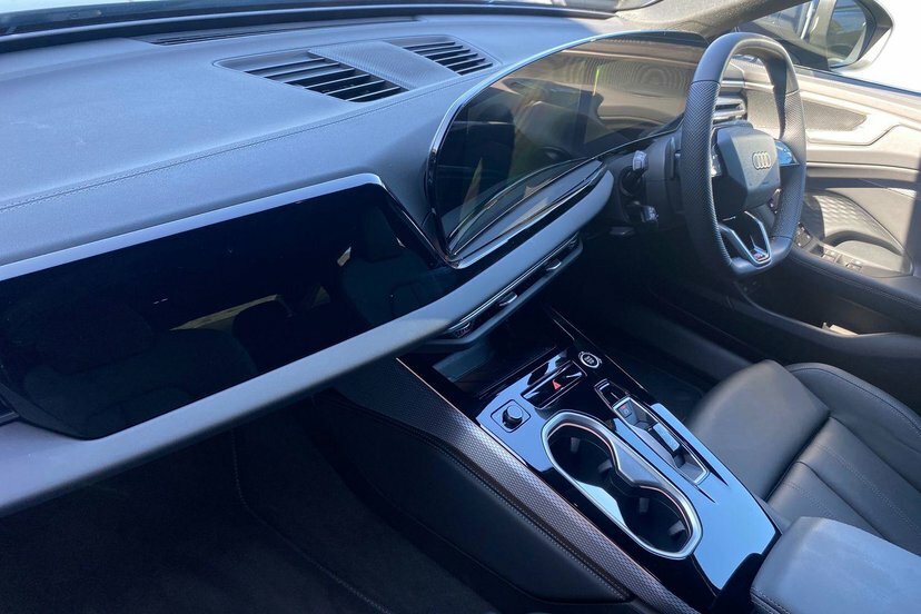 Audi A6 Saloon 2.0 E-hybrid 25.9Kwh S Line Saloon Plug Blue #2