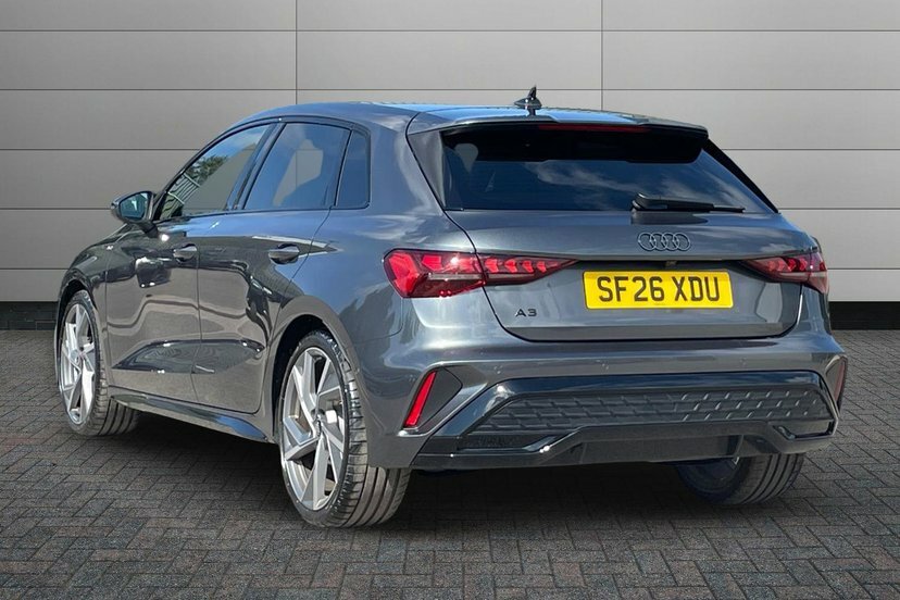 Audi A3 1.5 Tfsi Black Edition Sportback Grey #3