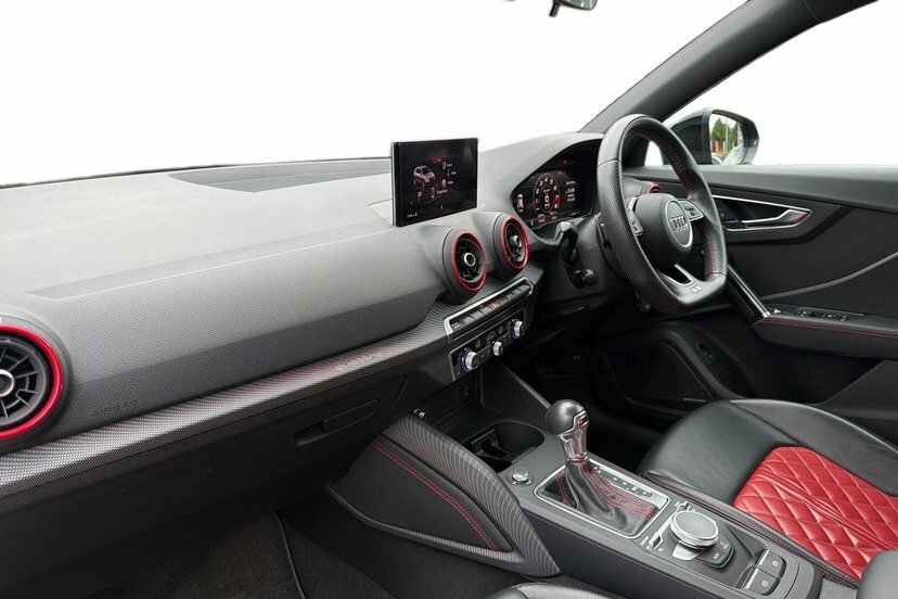 Audi SQ2 2.0 Tfsi Black Edition Suv S Tronic Qua Black #2