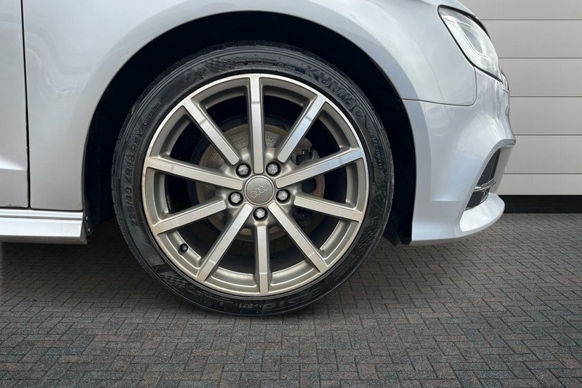 Audi A3 1.5 Tfsi Cod Black Edition Sportback Ma AP18XPC Silver #5