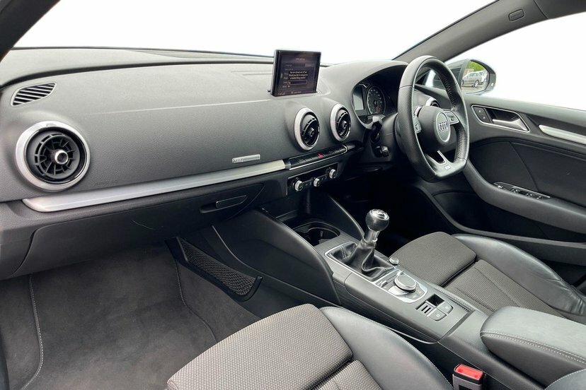 Audi A3 1.5 Tfsi Cod Black Edition Sportback Ma AP18XPC Silver #2