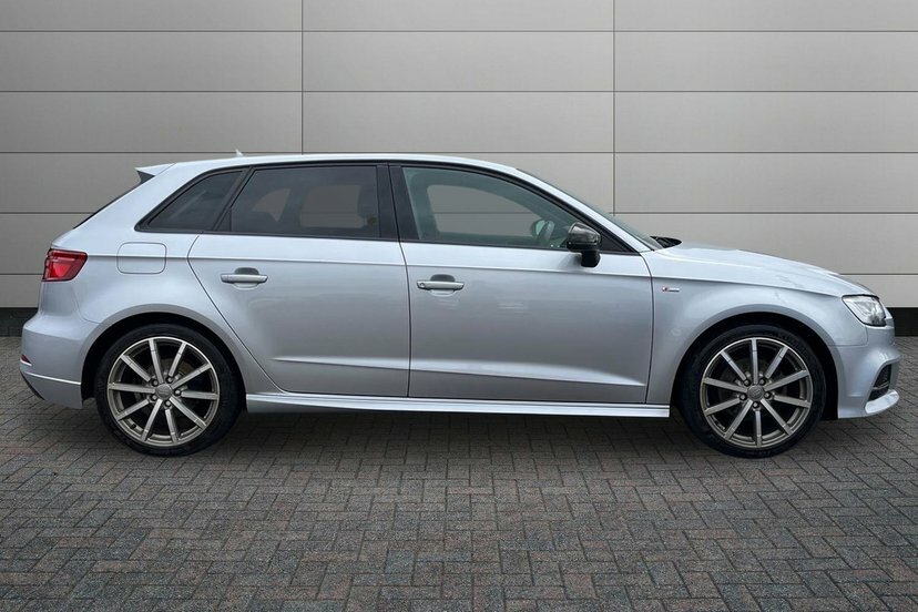 Audi A3 1.5 Tfsi Cod Black Edition Sportback Ma AP18XPC Silver #4