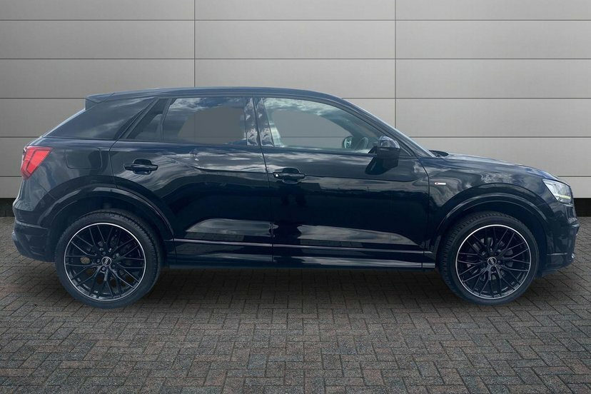 Audi Q2 1.5 Tfsi Cod 35 Black Edition Suv S Tro CK70DFU Black #4