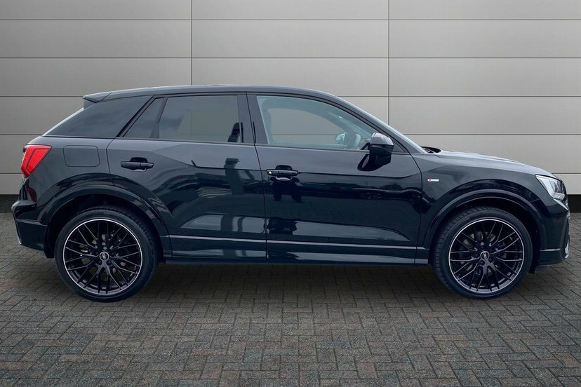 Audi Q2 1.5 Tfsi Cod 35 Black Edition Suv S Tro LT73KKS Black #4