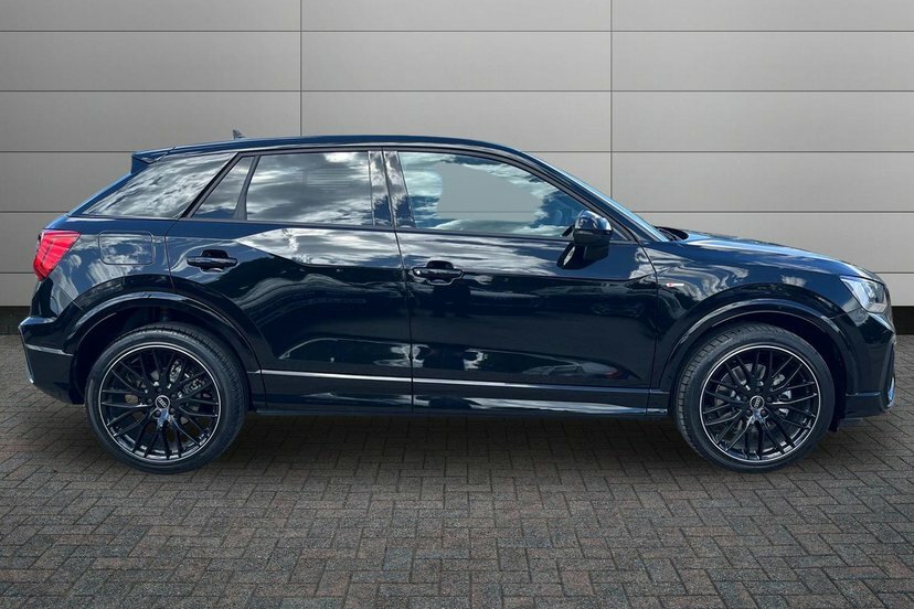 Audi Q2 1.5 Tfsi Cod 35 Black Edition Suv S Tro Black #4