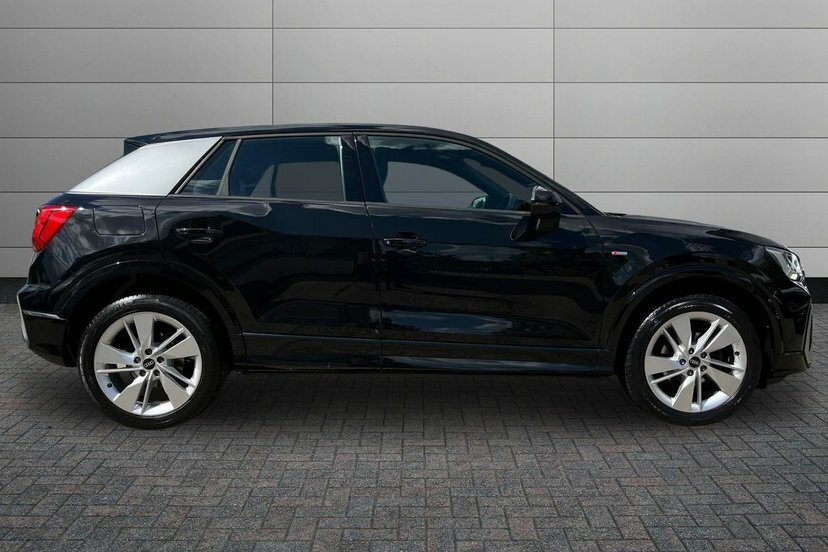Audi Q2 1.0 Tfsi 30 S Line Suv 110 Ps Black #4
