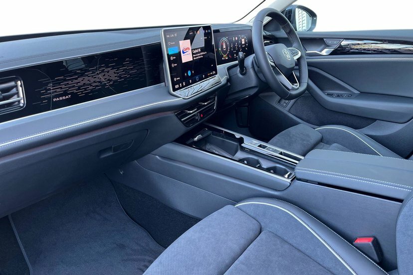 Volkswagen Passat 1.5 Tsi Ehybrid 19.7Kwh Elegance Estate KY26UBT Black #2