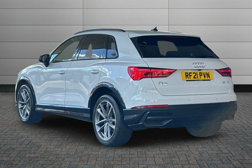 Audi Q3 1.5 Tfsi Cod 35 Black Edition Suv S Tro RF21PVN White #3