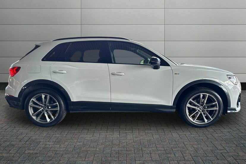 Audi Q3 1.5 Tfsi Cod 35 Black Edition Suv S Tro RF21PVN White #4