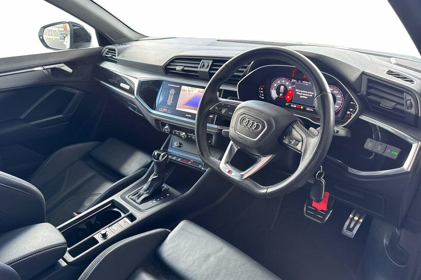 Audi Q3 1.5 Tfsi Cod 35 Black Edition Suv S Tro RF21PVN White #6