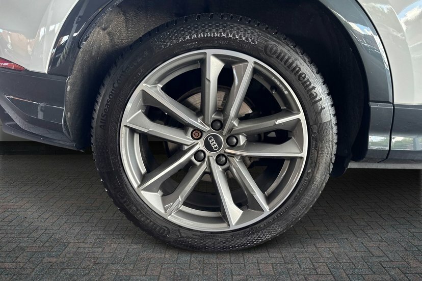 Audi Q3 1.5 Tfsi Cod 35 Black Edition Suv S Tro RF21PVN White #5