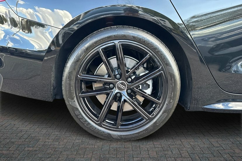 Audi A5 2.0 E-hybrid 25.9Kwh Black Edition Saloon Petr Black #5