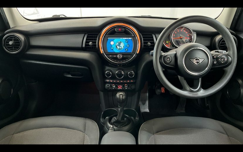 Mini Hatch 5-Door Hatch One Classic EA69MKN White #4