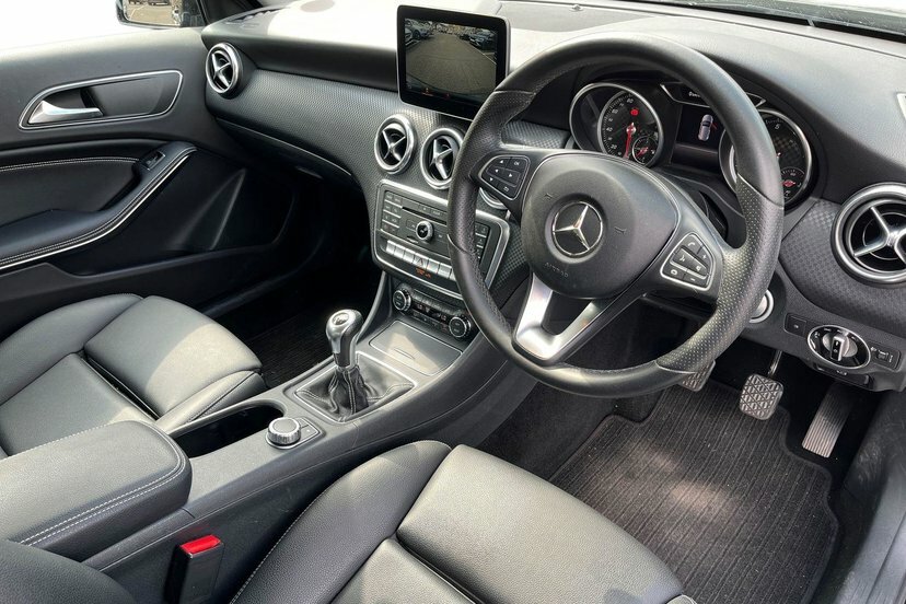 Mercedes-Benz A Class 1.6 A180 Sport Hatchback 122 Ps Black #5
